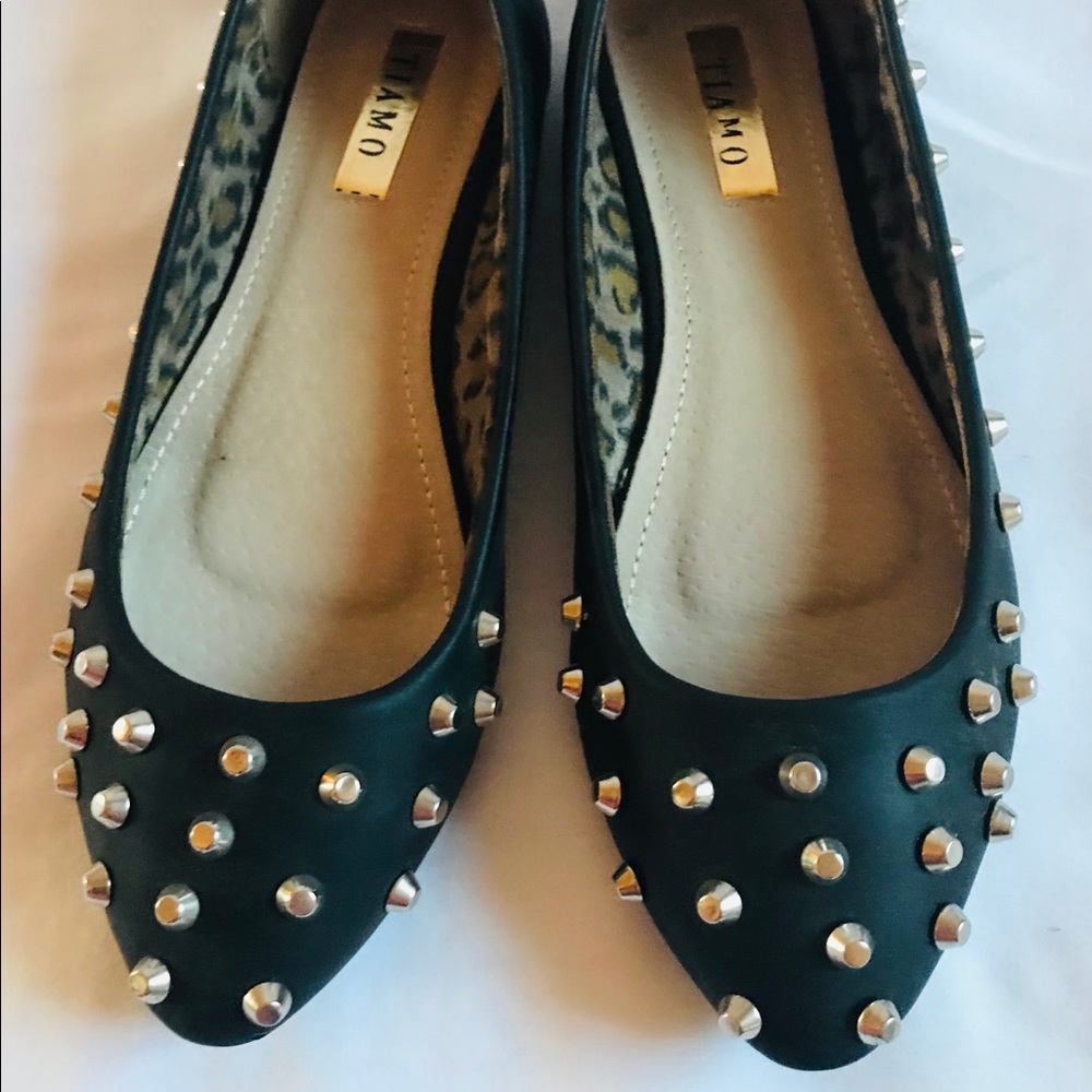 TIAMO Leather Studded Flats